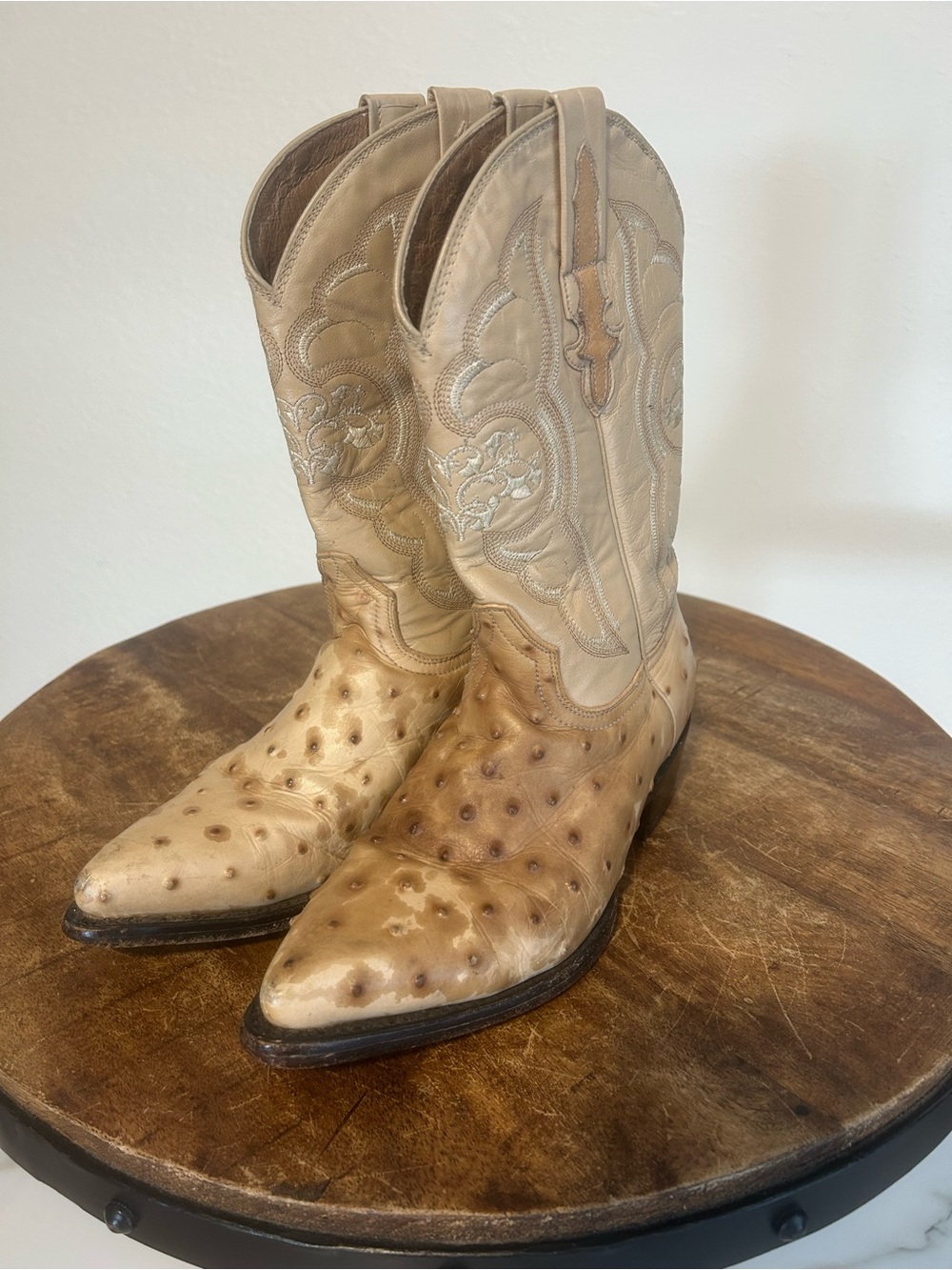 El Alacrán Men's Beige Ostrich Leather Cowboy Boots